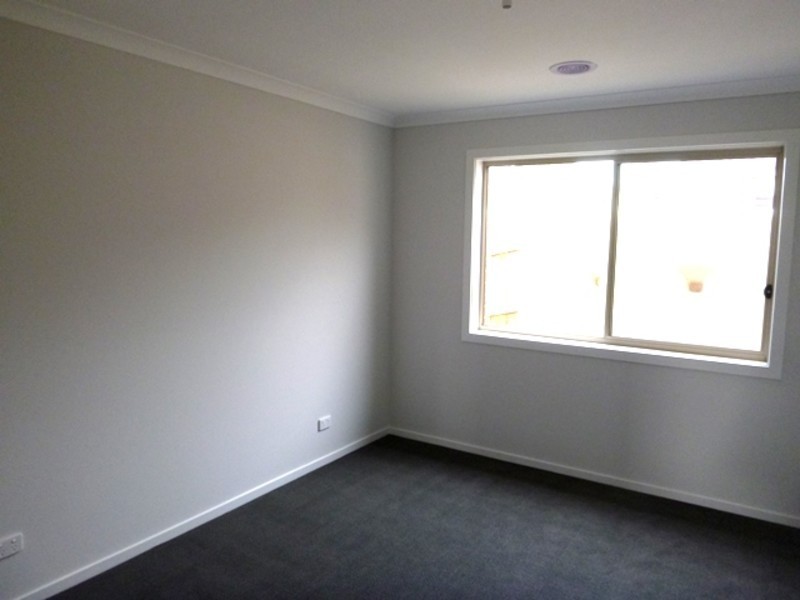 2/73 Victoria Street, Drouin VIC 3818