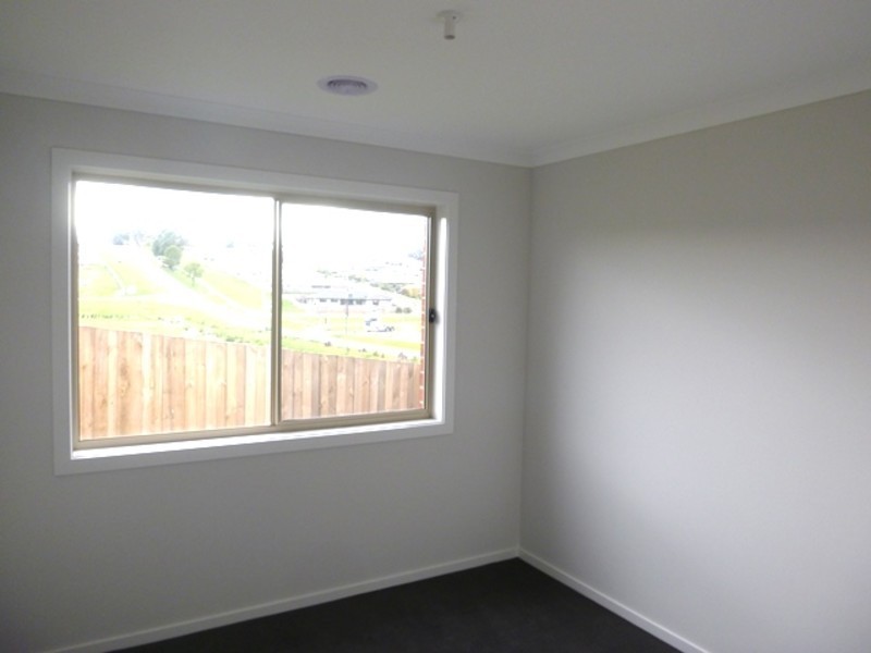 2/73 Victoria Street, Drouin VIC 3818