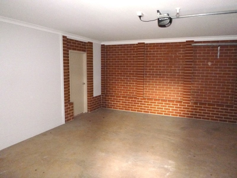 2/73 Victoria Street, Drouin VIC 3818