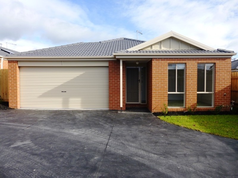 4/14 Shakespeare Court, Drouin VIC 3818