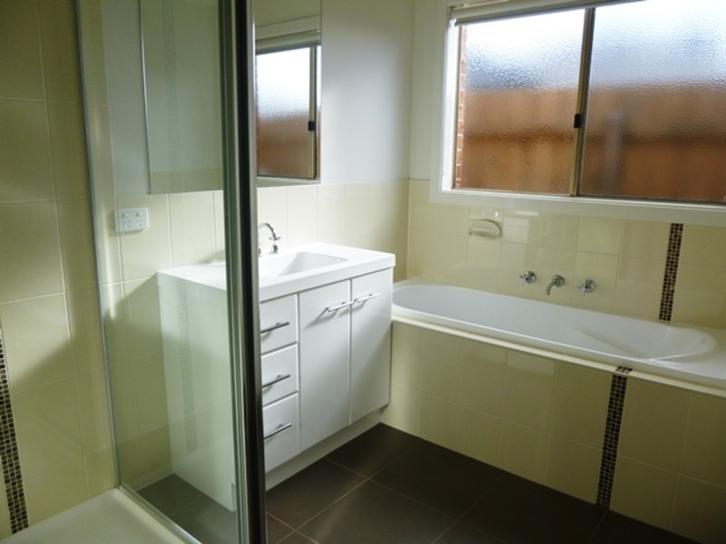 4/14 Shakespeare Court, Drouin VIC 3818