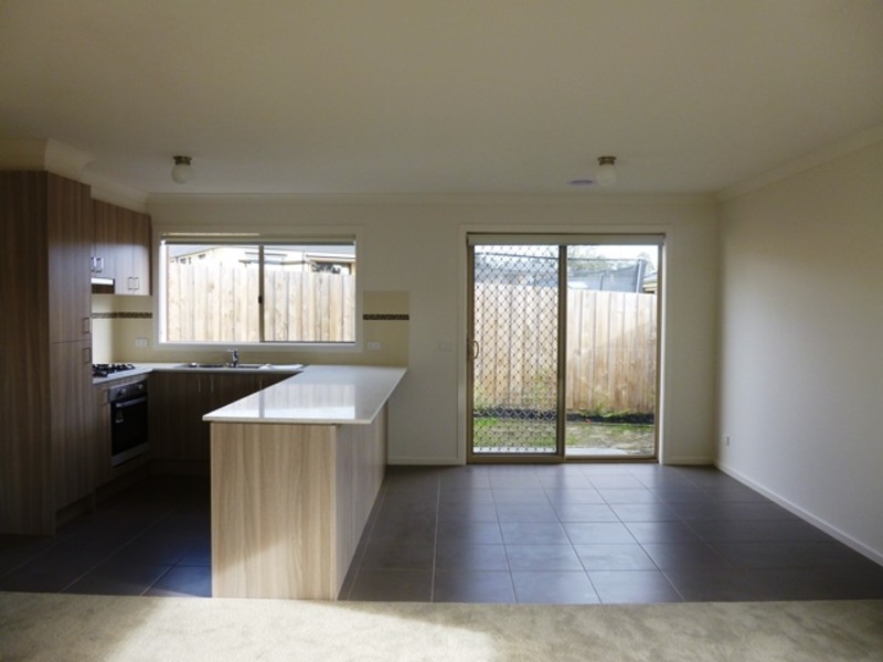 4/14 Shakespeare Court, Drouin VIC 3818