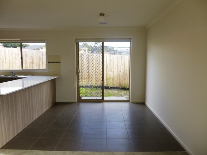 4/14 Shakespeare Court, Drouin VIC 3818