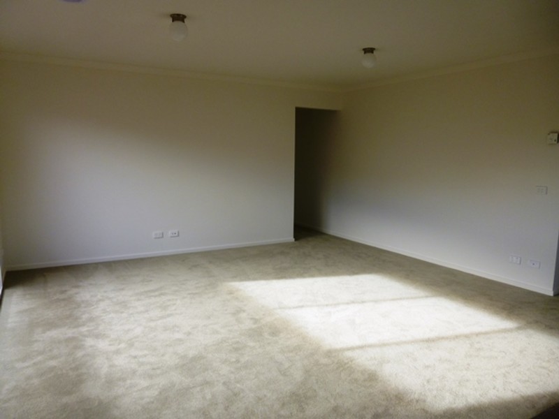 4/14 Shakespeare Court, Drouin VIC 3818