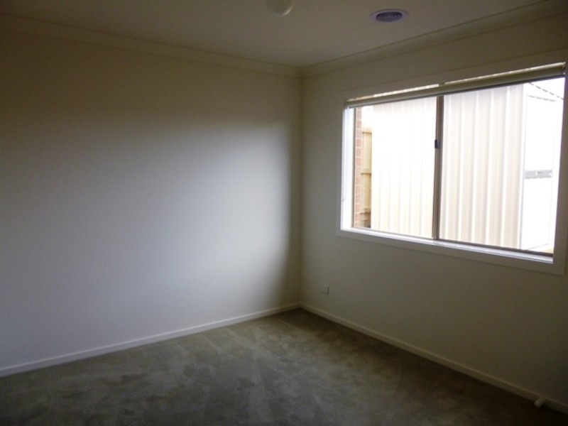 4/14 Shakespeare Court, Drouin VIC 3818