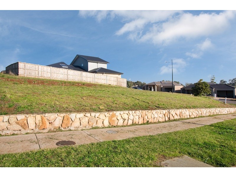 77 Jacksons Drive, Drouin VIC 3818