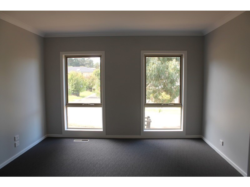 4 Eucalyptus Court, Drouin VIC 3818