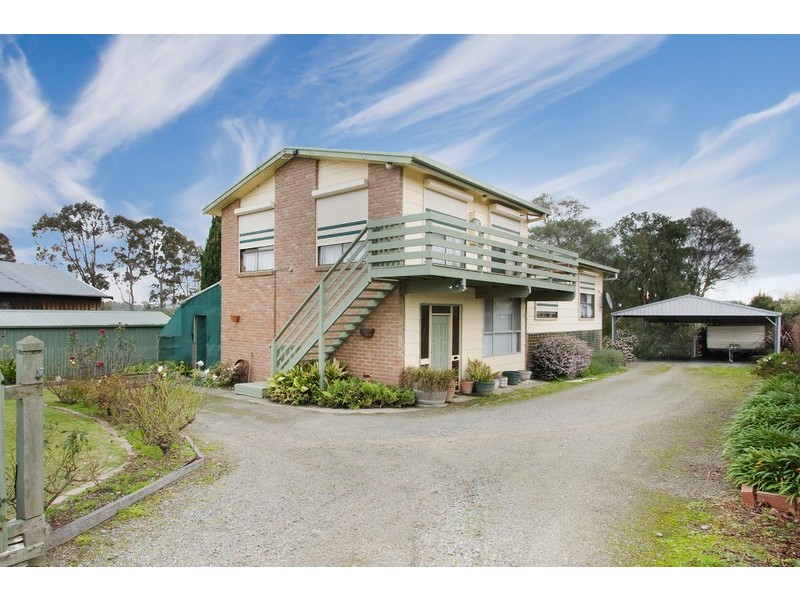 8 Fourteen Mile Road, Garfield VIC 3814
