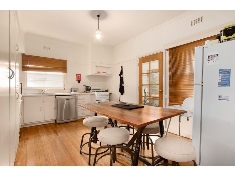 18 Centre Avenue, Warragul VIC 3820