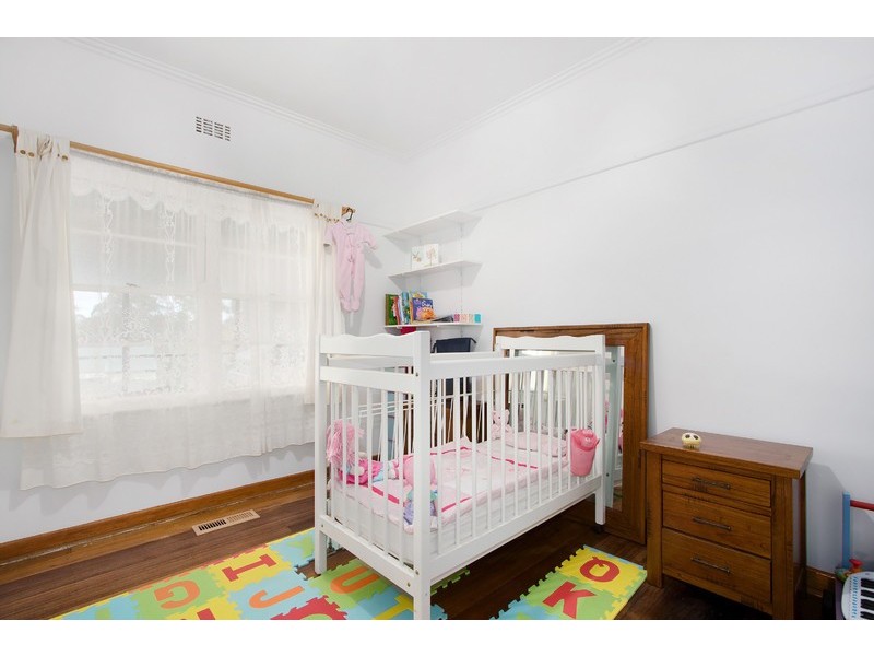 18 Centre Avenue, Warragul VIC 3820