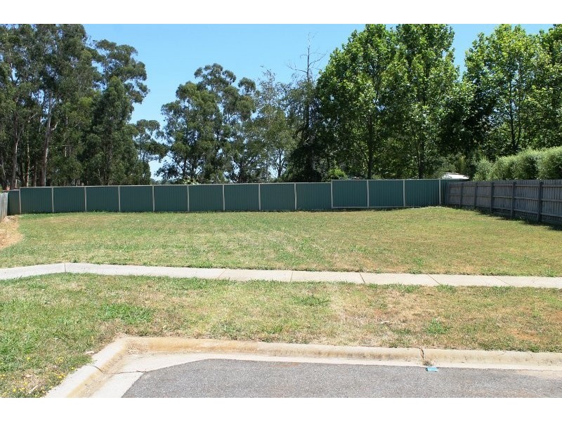 16 Palm Square, Drouin VIC 3818