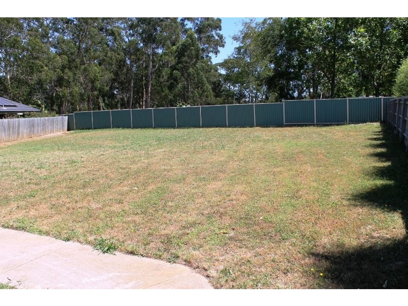 16 Palm Square, Drouin VIC 3818