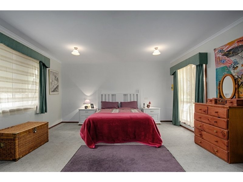 15 Longwarry Road, Drouin VIC 3818