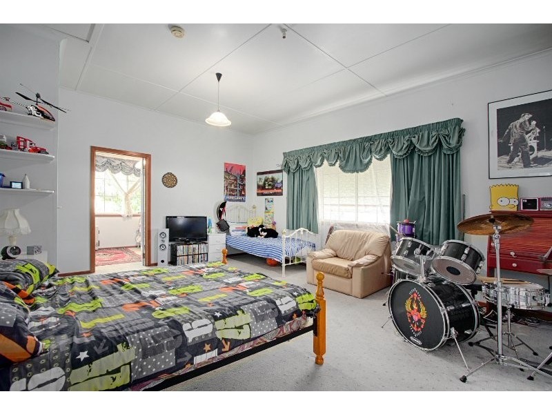 15 Longwarry Road, Drouin VIC 3818