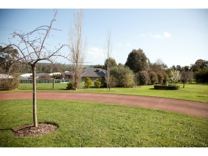 5 Binbeal Road, Drouin VIC 3818