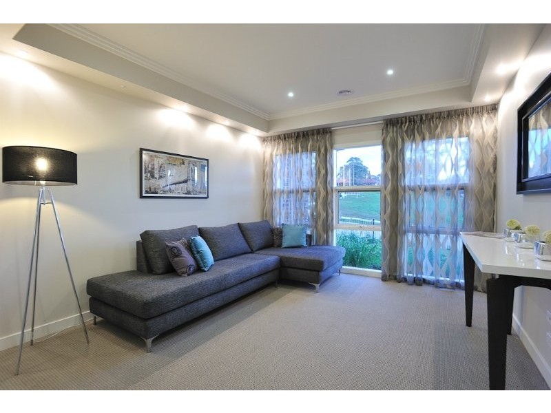 124 Jackson Drive, Drouin VIC 3818