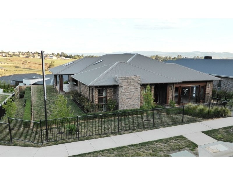 124 Jackson Drive, Drouin VIC 3818