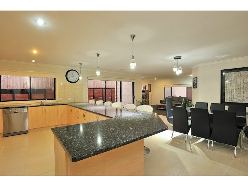 7 Kensington Square, Drouin VIC 3818