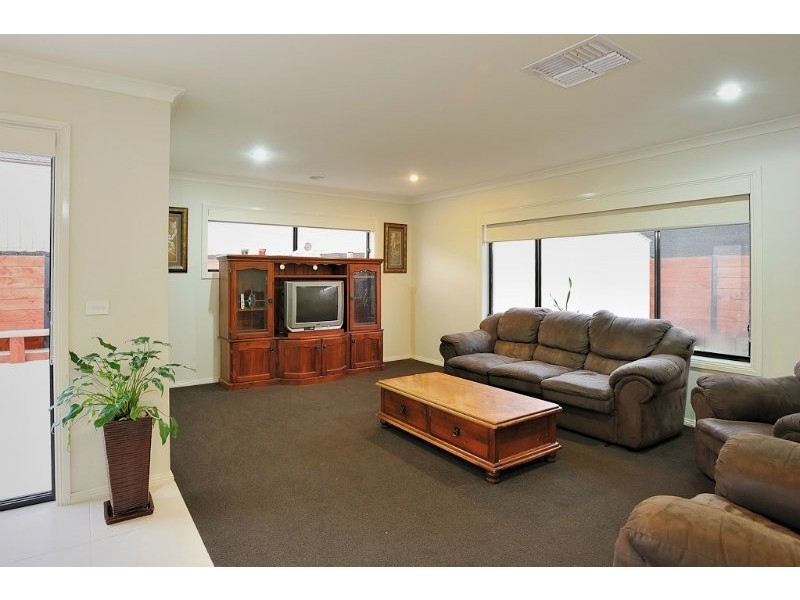 7 Kensington Square, Drouin VIC 3818