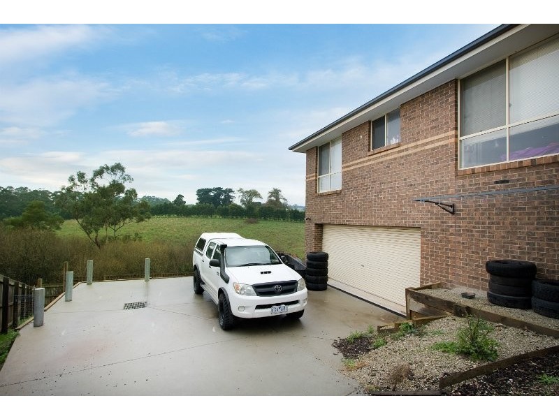 9 Vivian Court, Drouin VIC 3818
