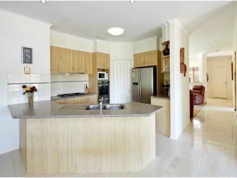 23 Robinhood Way, Drouin VIC 3818