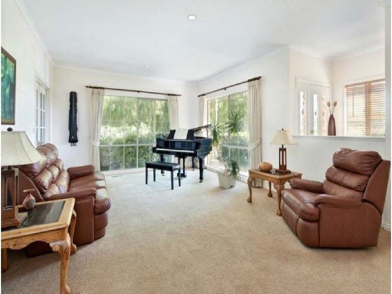 23 Robinhood Way, Drouin VIC 3818