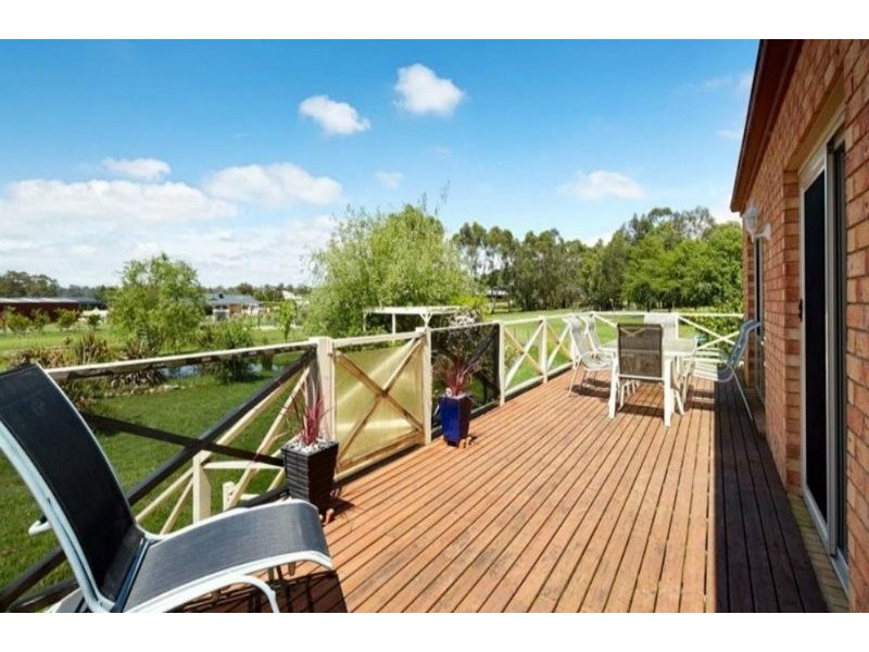 23 Robinhood Way, Drouin VIC 3818