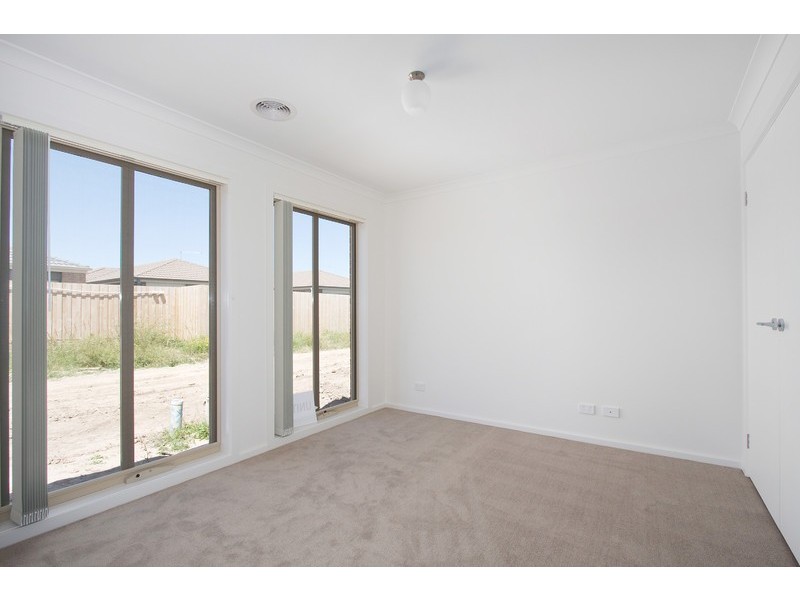 Unit 12 9 Shakespeare Court, Drouin VIC 3818