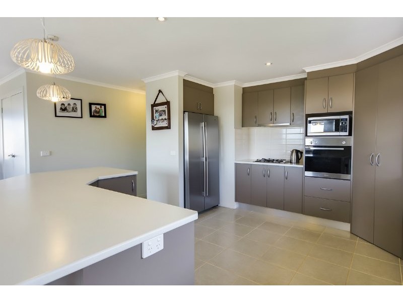 9 Kensington Square, Drouin VIC 3818