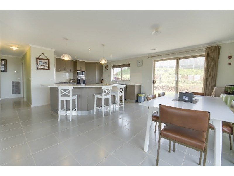 9 Kensington Square, Drouin VIC 3818