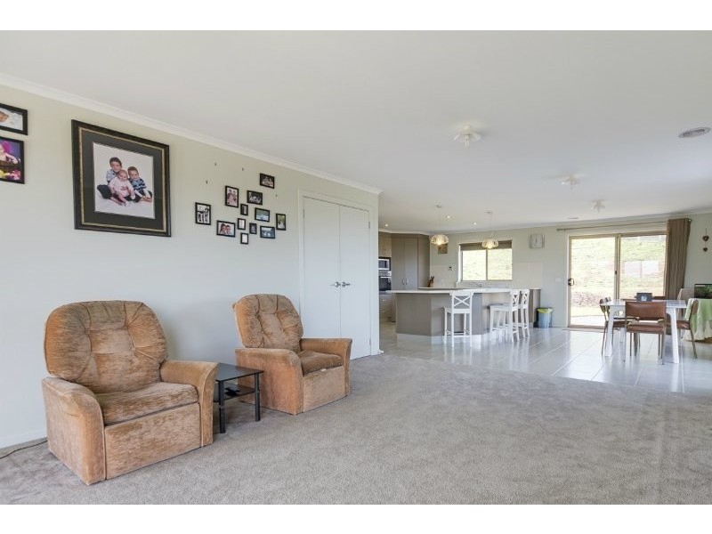 9 Kensington Square, Drouin VIC 3818