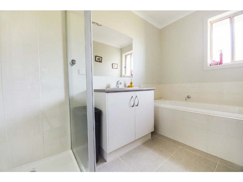 9 Kensington Square, Drouin VIC 3818