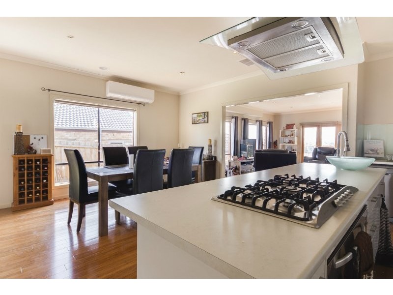 14 Aaron Court, Drouin VIC 3818