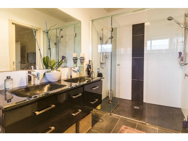 14 Aaron Court, Drouin VIC 3818