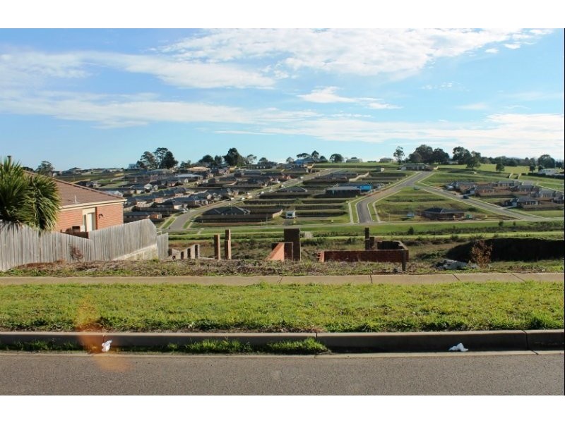 43 Walker Drive, Drouin VIC 3818