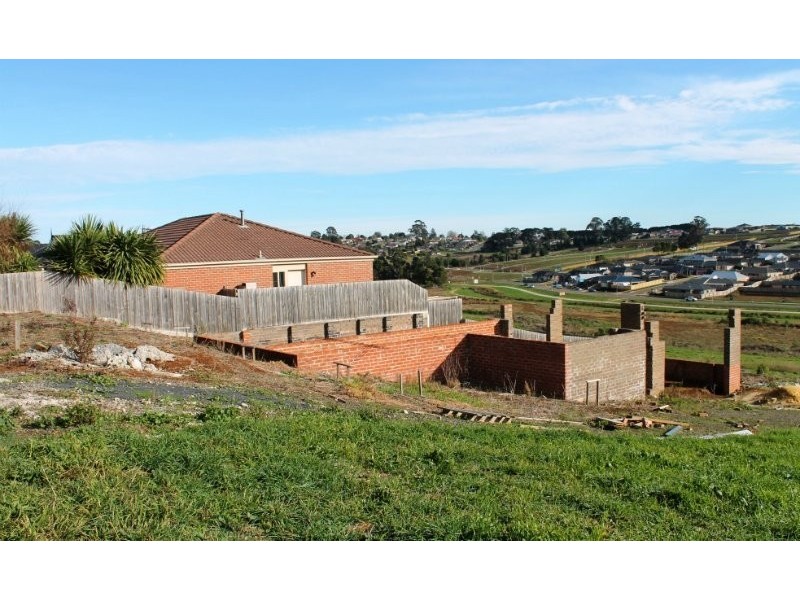 43 Walker Drive, Drouin VIC 3818