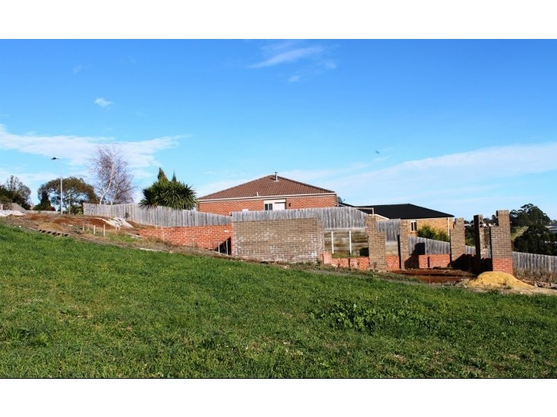 43 Walker Drive, Drouin VIC 3818