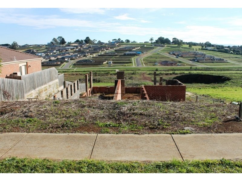 43 Walker Drive, Drouin VIC 3818