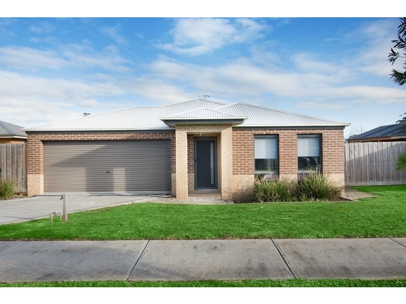 31 Springwater Drive, Drouin VIC 3818