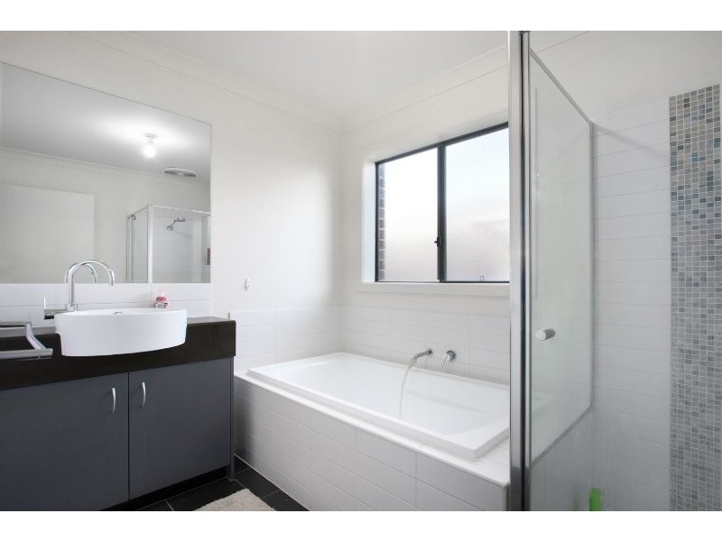 31 Springwater Drive, Drouin VIC 3818