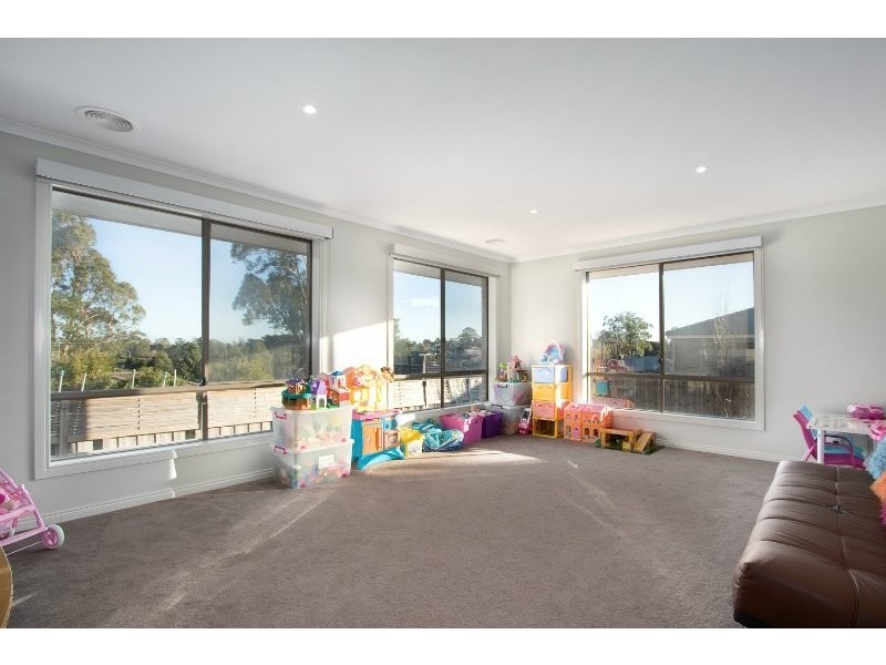 4 Lyndhurst Square, Drouin VIC 3818