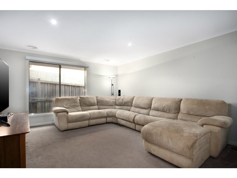 4 Lyndhurst Square, Drouin VIC 3818