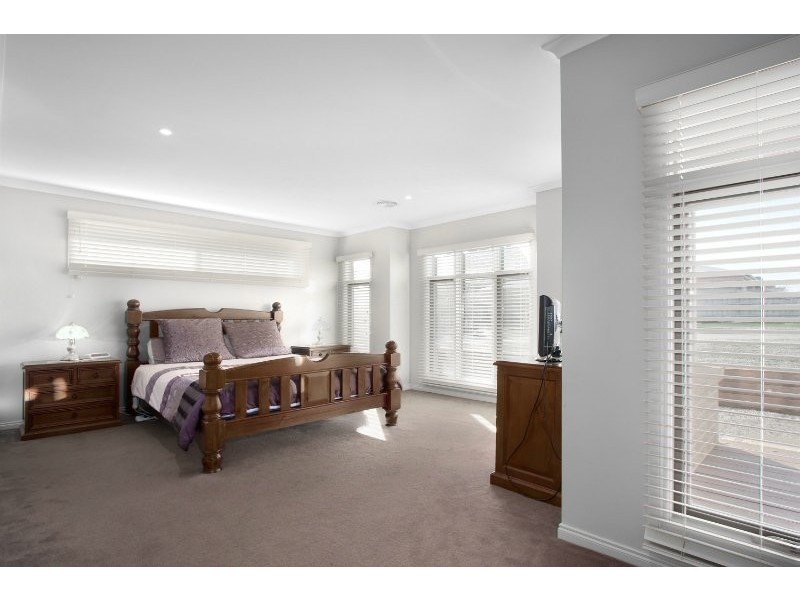 4 Lyndhurst Square, Drouin VIC 3818