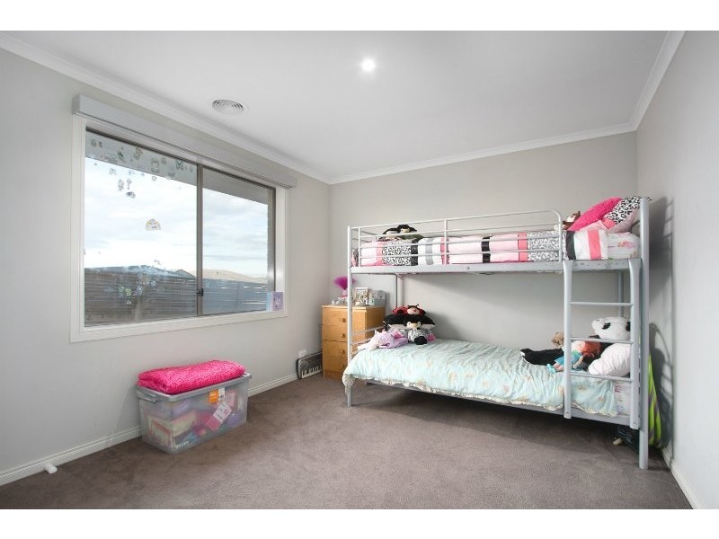 4 Lyndhurst Square, Drouin VIC 3818