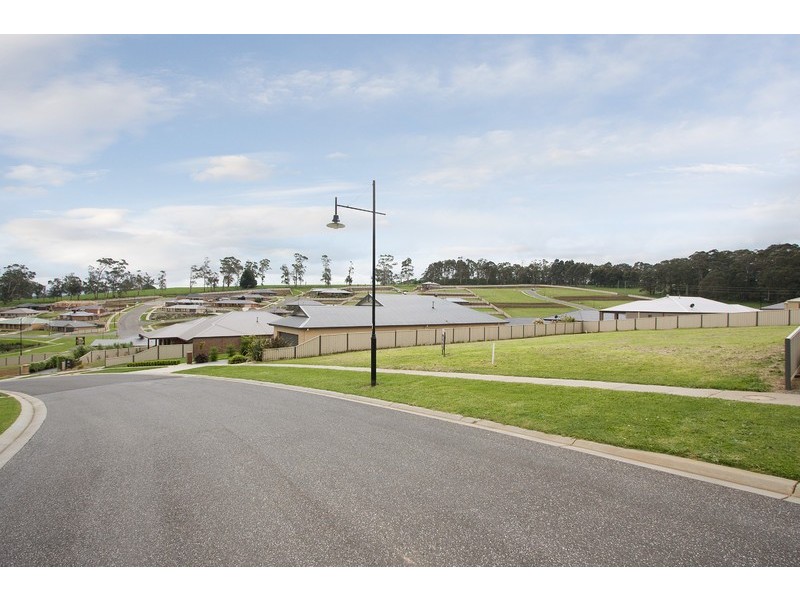 4 Crystal Court, Drouin VIC 3818