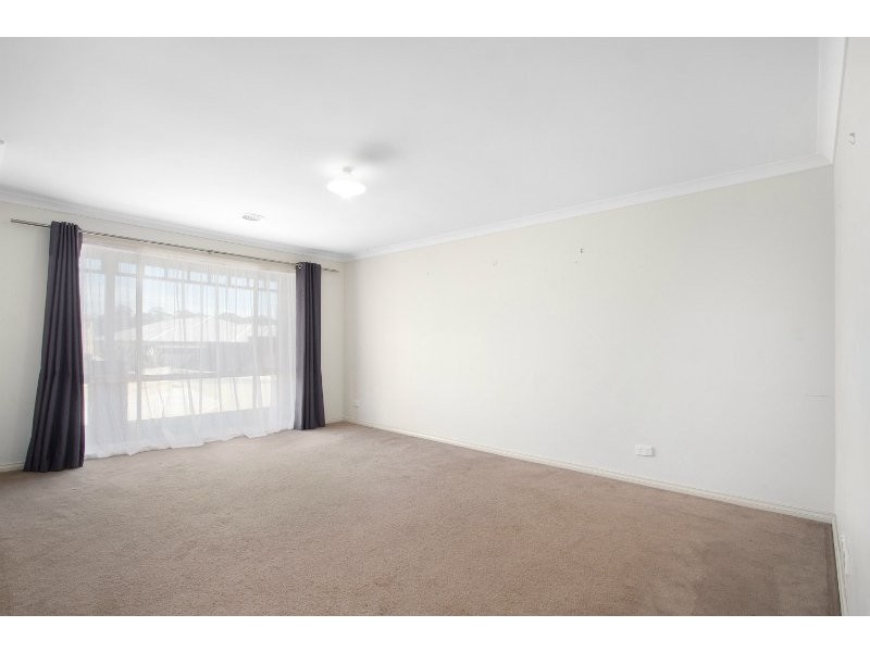 5 Mineral Court, Drouin VIC 3818