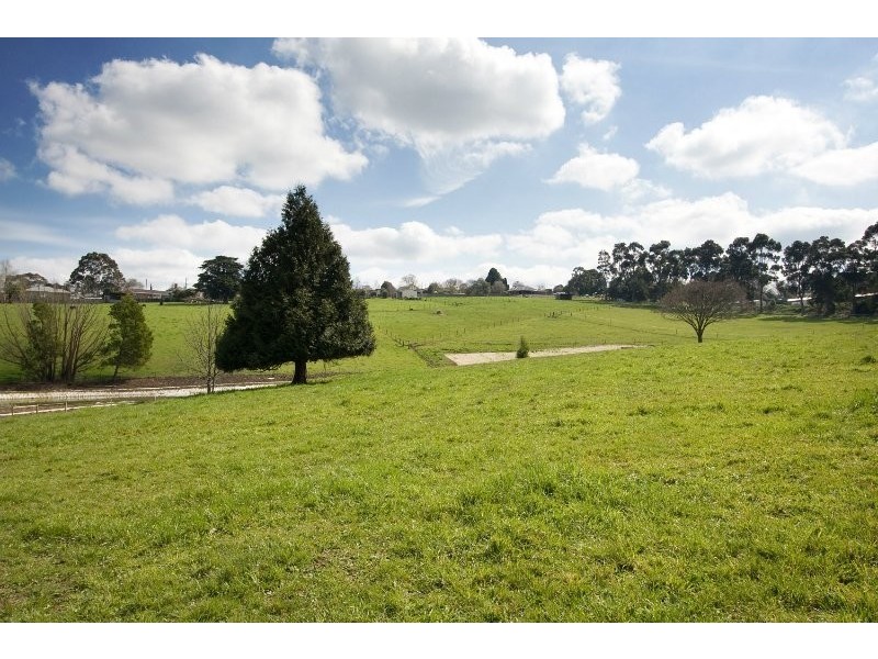 17 Railway Road, Neerim South VIC 3831
