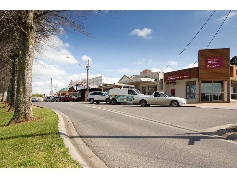 17 Railway Road, Drouin VIC 3818
