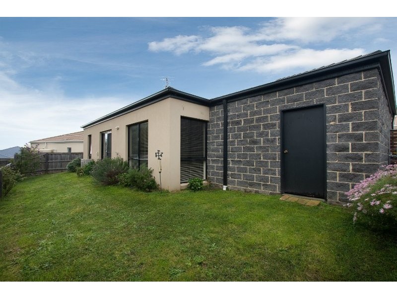 Unit 20 – 27 Jefferson Road, Garfield VIC 3814