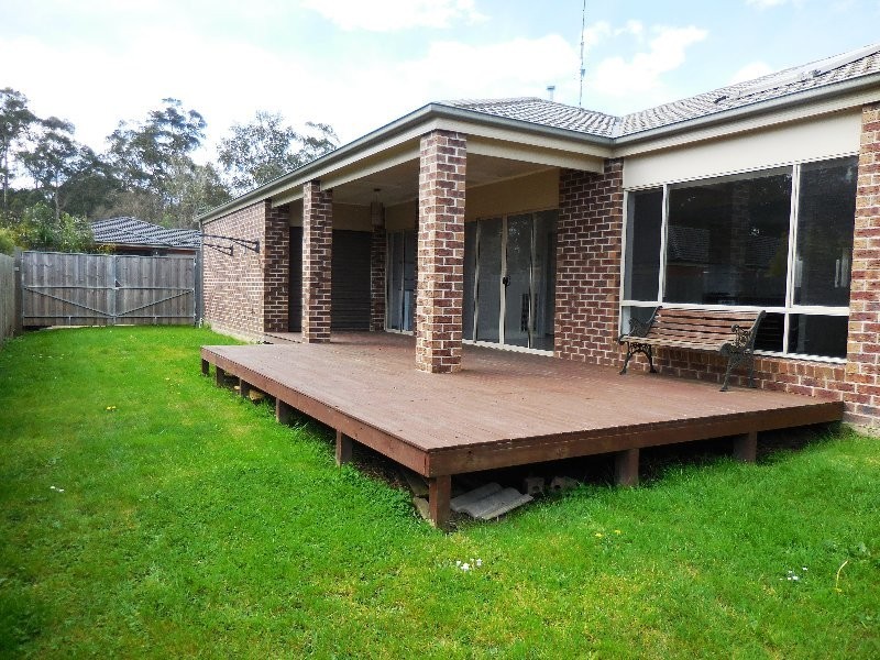 8 Isabella Court, Drouin VIC 3818